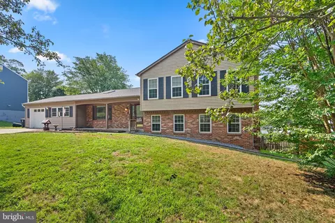 9913 Locust St, Glenn Dale, MD 20769