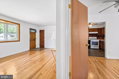 Entry Way - 9203 Kimbark Ave, Lanham, MD 20706 photo 2 of 7