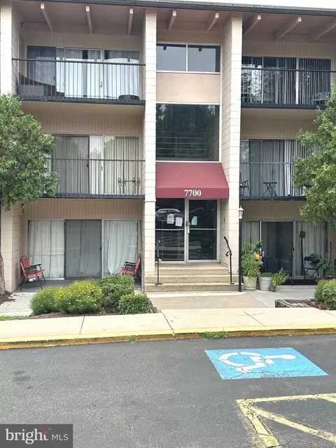 7700 Arehart Dr #1211, New Carrollton, MD 20784