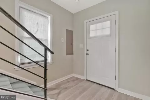 Entry Way - 831 Eastern Ave, Fairmount Heights, MD 20743 photo 2 of 9