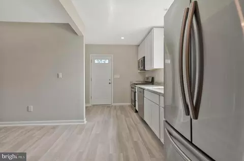 Entry Way - 831 Eastern Ave, Fairmount Heights, MD 20743 photo 5 of 9