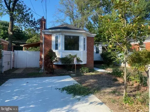 2419 Sheridan St, Hyattsville, MD 20782