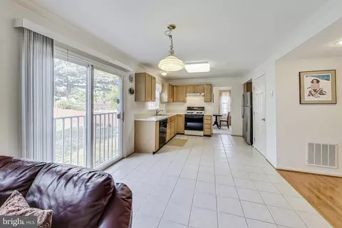 5810 Huckburn Ct, Laurel, MD 20707 photo 13