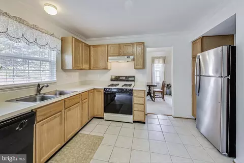 5810 Huckburn Ct, Laurel, MD 20707 photo 9