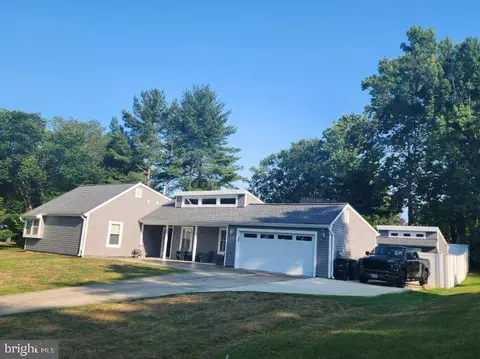 1233 Pickering Cir, Marlboro, MD 20774