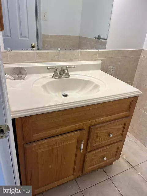 Bath - 1836 Metzerott Rd #1824, Adelphi, MD 20783 photo 2 of 2