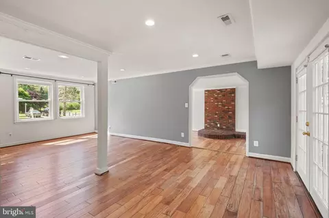 Living - 8600 Lantern Ln, Clinton, MD 20735 photo 3 of 7