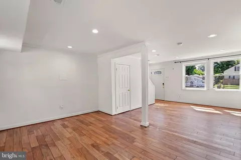 Living - 8600 Lantern Ln, Clinton, MD 20735 photo 6 of 7