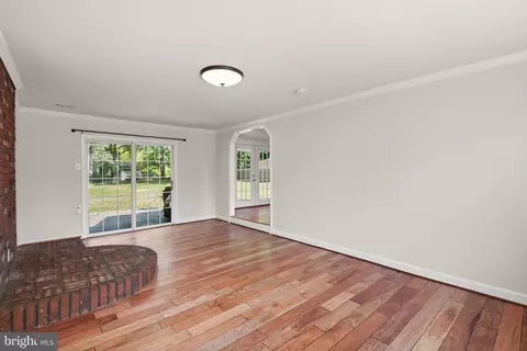 Living - 8600 Lantern Ln, Clinton, MD 20735 photo 7 of 7