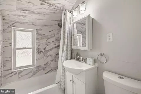 Bath - 8600 Lantern Ln, Clinton, MD 20735 photo 1 of 2