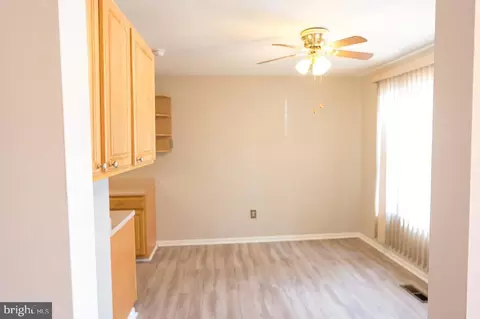 8452 Snowden Oaks Pl, Laurel, MD 20708 photo 3