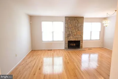 8452 Snowden Oaks Pl, Laurel, MD 20708 photo 4