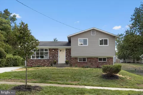 5512 Chloe Dr, Oxon Hill, MD 20745