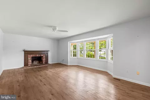 12203 Valerie Ln, Laurel, MD 20708 photo 8