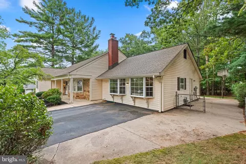 12203 Valerie Ln, Laurel, MD 20708 photo 4