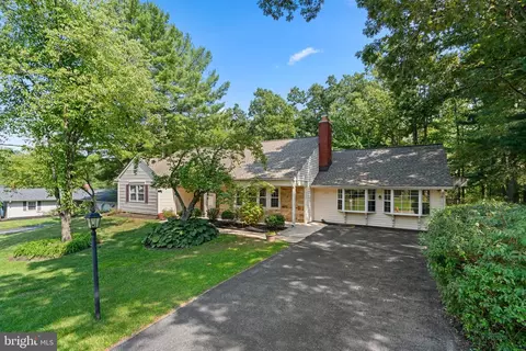 12203 Valerie Ln, Laurel, MD 20708 photo 2