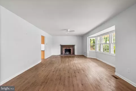 12203 Valerie Ln, Laurel, MD 20708 photo 6