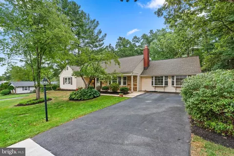 12203 Valerie Ln, Laurel, MD 20708 photo 3