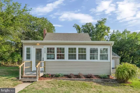 6708 Pine Grove Dr, Morningside, MD 20746