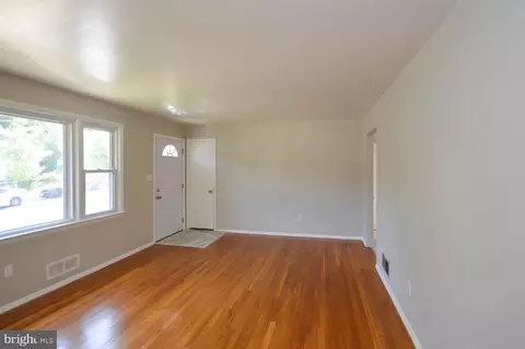 7207 Oliver St, Lanham, MD 20706 photo 4