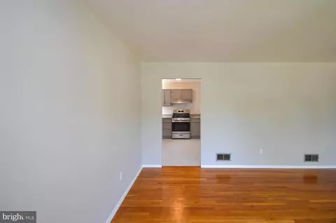 7207 Oliver St, Lanham, MD 20706 photo 2