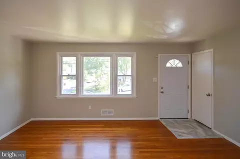 7207 Oliver St, Lanham, MD 20706 photo 5
