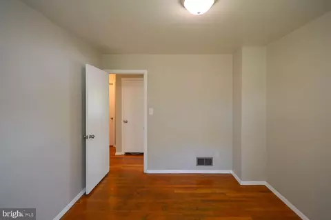 7207 Oliver St, Lanham, MD 20706 photo 9