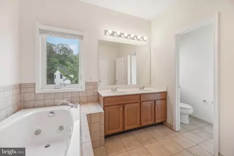Bath - 3120 Courtside Rd, Bowie, MD 20721 photo 2 of 4