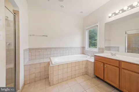 Bath - 3120 Courtside Rd, Bowie, MD 20721 photo 1 of 4