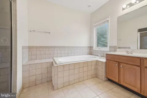 Bath - 3120 Courtside Rd, Bowie, MD 20721 photo 3 of 4