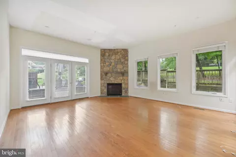 Living - 3120 Courtside Rd, Bowie, MD 20721 photo 4 of 10