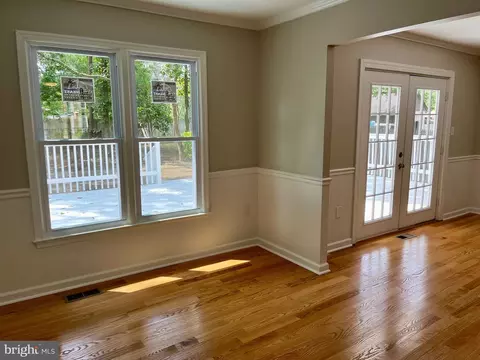 8705 Nightingale Dr, Lanham, MD 20706 photo 2