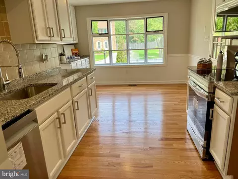 8705 Nightingale Dr, Lanham, MD 20706 photo 4