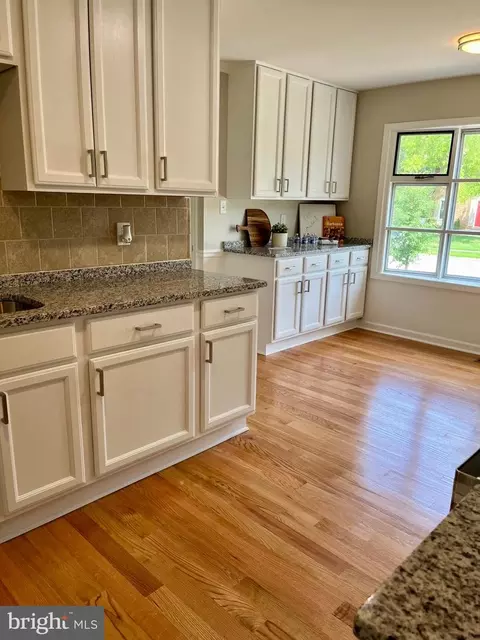 8705 Nightingale Dr, Lanham, MD 20706 photo 6