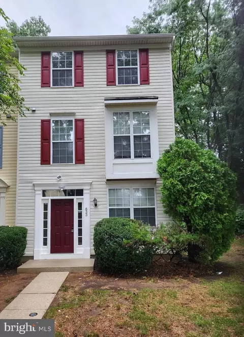 833 English Chestnut Dr, Hyattsville, MD 20785