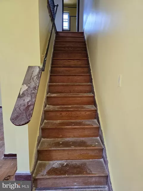 Entry Way - 8329 Navahoe Dr, Silver Spring, MD 20903 photo 2 of 5