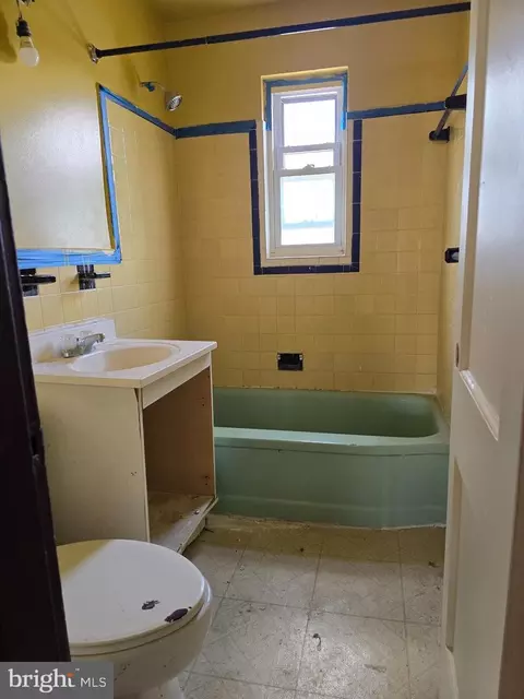 Bath - 8329 Navahoe Dr, Silver Spring, MD 20903 photo 1 of 1
