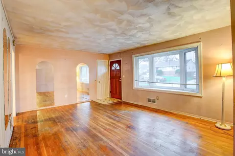 7305 Oliver St, Lanham, MD 20706 photo 5
