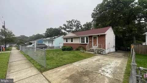 7305 Oliver St, Lanham, MD 20706 photo 2