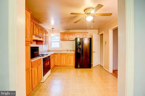 7305 Oliver St, Lanham, MD 20706 photo 7