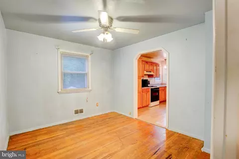 7305 Oliver St, Lanham, MD 20706 photo 6
