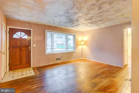 7305 Oliver St, Lanham, MD 20706 photo 3