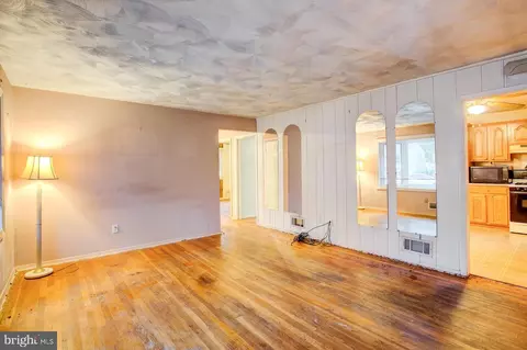 7305 Oliver St, Lanham, MD 20706 photo 4