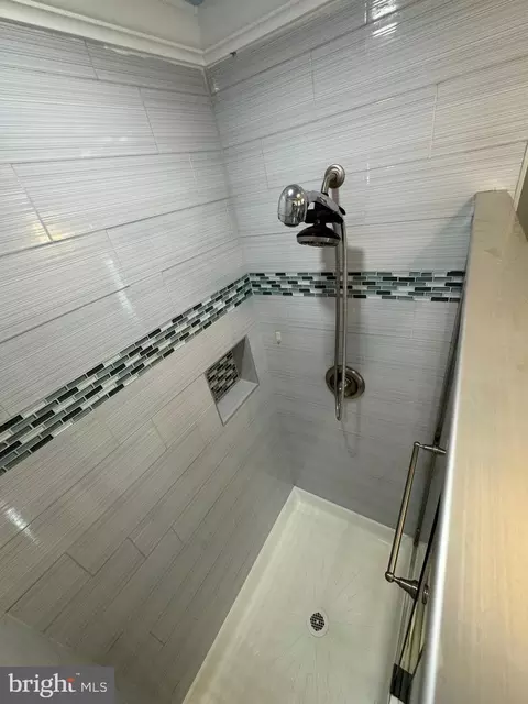 Bath - 15404 Malaya Pl, Laurel, MD 20707 photo 6 of 11