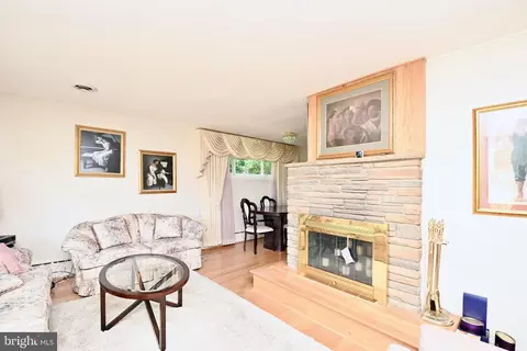2214 Ritchie Rd, District Heights, MD 20747 photo 2