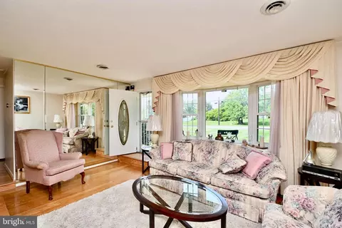 2214 Ritchie Rd, District Heights, MD 20747 photo 9