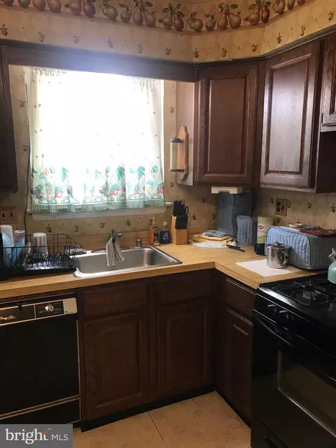 Kitchen - 8700 Craley Ct, Clinton, MD 20735 photo 3 of 5
