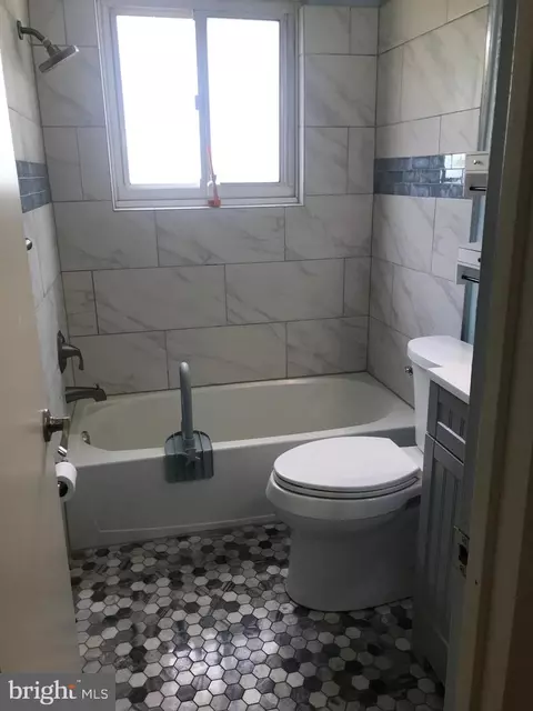 Bath - 8700 Craley Ct, Clinton, MD 20735 photo 3 of 5