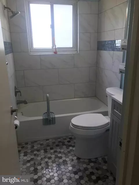 Bath - 8700 Craley Ct, Clinton, MD 20735 photo 2 of 5