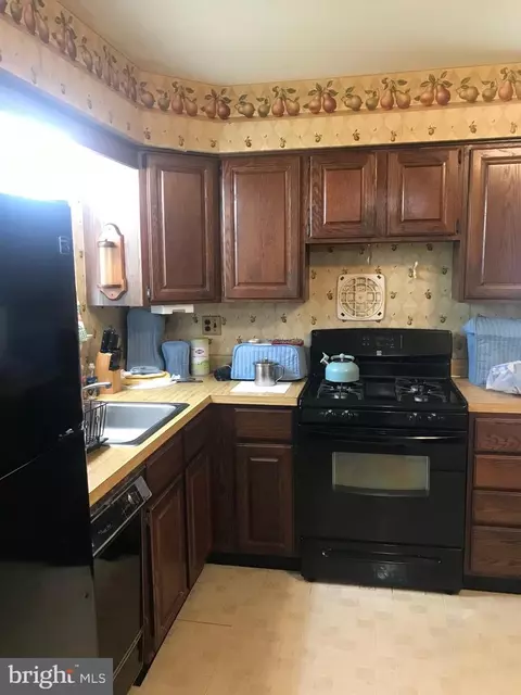Kitchen - 8700 Craley Ct, Clinton, MD 20735 photo 4 of 5